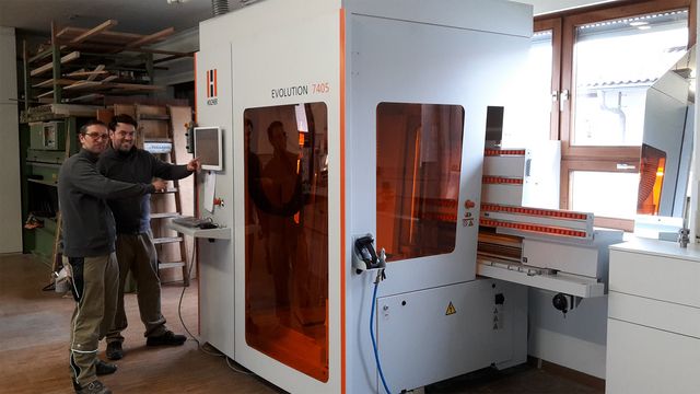 Das vertikale CNC Bearbeitungszentrum Evolution 7405 "connect" im Einsatz beim Referenzkunden Schreinerei Pillmayer