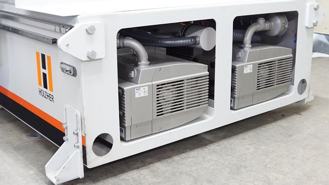 Integrierte Vakuumpumpen bei der DYNESTIC 7505 und 7507 Die in das Maschinengestell integrierten Vakuumpumpen sparen Platz ein