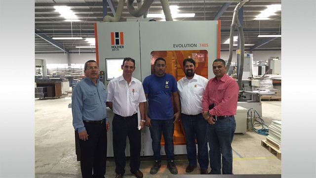 Zufriedener Referenzkunde: Komex aus Panama mit der vertikalen CNC EVOLUTION 7405