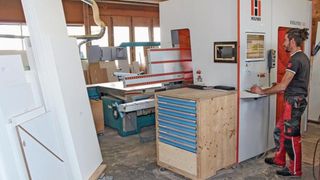 Referenzkunde Mähr aus Österreich - vertikales CNC Bearbeitungszentrum 7405 - CNC Bearbeitung auf kleinstem Raum