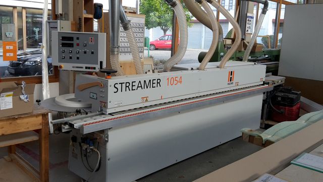 Zufriedener Referenzkunde Schreinerei Biersack mit Kantenanleimer Streamer 1054 von HOLZHER Referenz Kantenanleimmaschine Streamer 1054 von HOLZHER