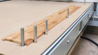 Referenzkunde Suppelt mit 5-Achs Nesting CNC Bearbeitungszentrum Dynestic 7535 - Bilder: Manfred Maier, BM Referenzkunde Suppelt mit 5-Achs Nesting CNC Bearbeitungszentrum Dynestic 7535 - Bilder: Manfred Maier, BM