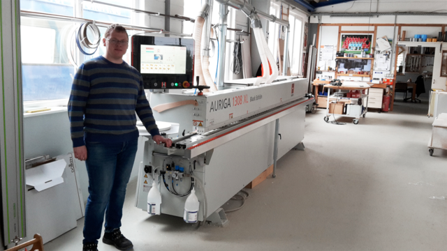 Une qualité convaincante grâce à plaqueuse de chants AURIGA 1308XL de HOLZ-HER Ein client de reference satisfait de plus - la plaqueuse de chants AURIGA 1308XL est convaincante