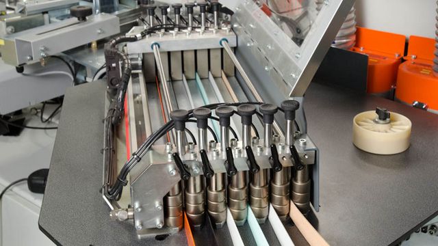 Einfaches Handling – hohe Flexibilität mit 6-fach-Kantenzuführung Einfaches Handling – hohe Flexibilität mit 6-fach-Kantenzuführung